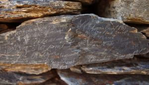 140821 piedra escrita 1